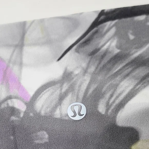 Lululemon 6" Align High-Rise Biker Short in Unicorn Throwback White Multi Sz 2 - Picture 8 of 12